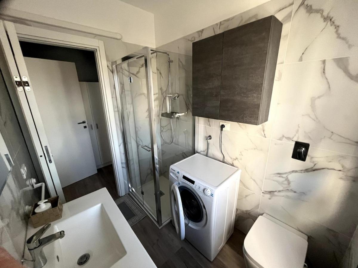 Bilocale Con Netflix Incluso Apartment Lodi Exterior photo